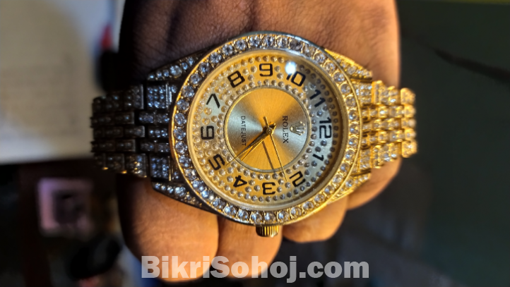 ROLEX WATCH!  মেয়েদের জন্য।  ফ্রেশ তেমন ব্যাবহার করা হয়নি